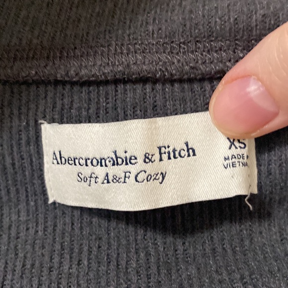 Abercrombie & Fitch grey Soft & Cozy slouched cropped sweater cardigan size XS - Picture 9 of 10